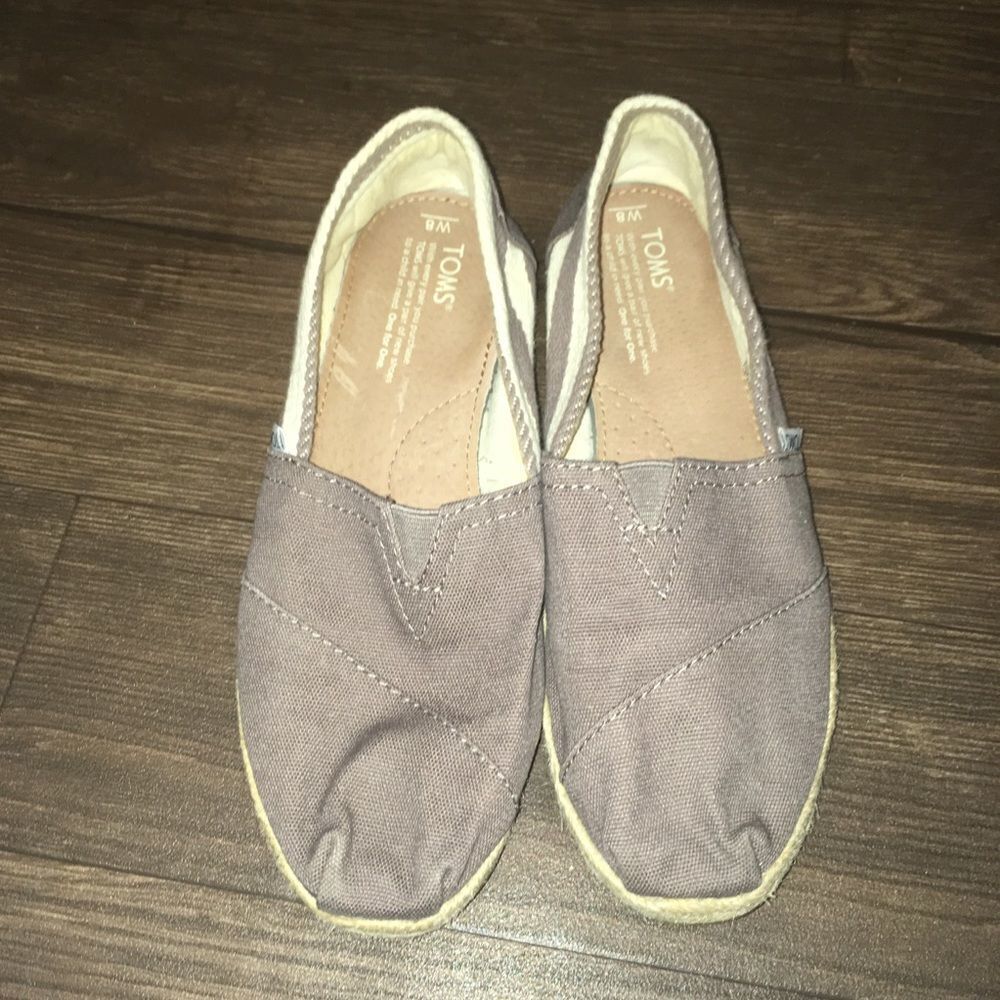 Tom’s gray striped raffia classic minimalist size 8 flats